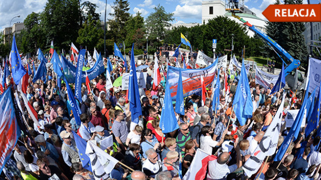 Protest przed Sejmem. Frasyniuk: nie ma Jarka, jest dyktator