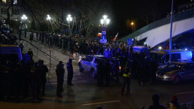 Policja: zgromadzenie oficjalnie rozwiązane, ale protest trwa